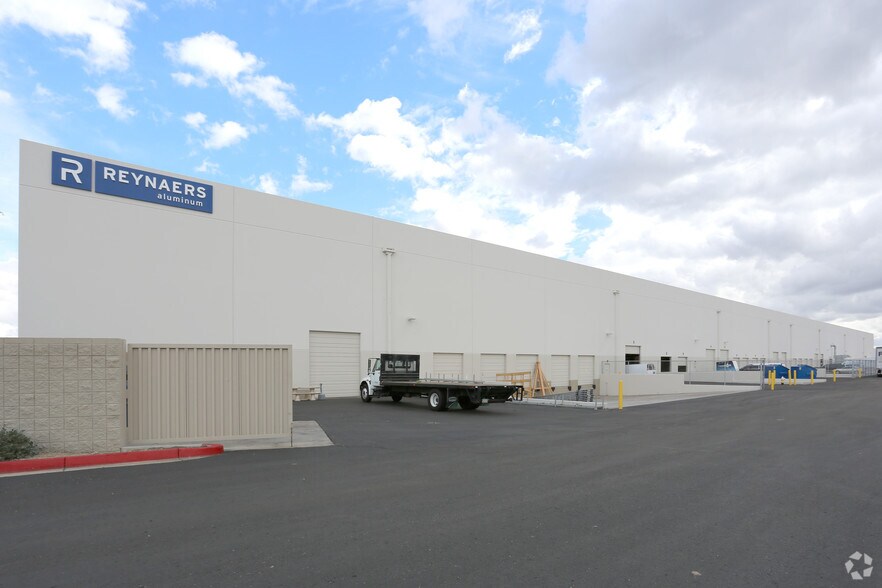 21430 N 15th Ln, Phoenix, AZ à louer - Photo du bâtiment - Image 2 de 5