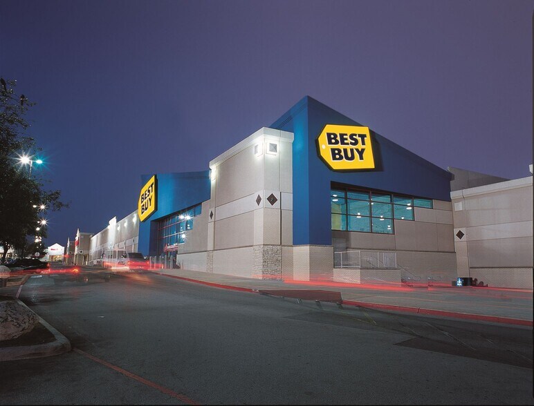 125 NW Loop 410, San Antonio, TX à louer - Photo du bâtiment - Image 2 de 4