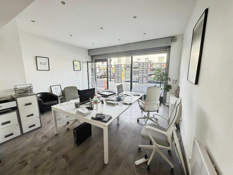 10-18 Portland Rd, Londres à louer - Photo du bâtiment - Image 2 de 4