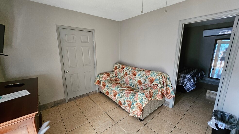 430 W Merritt Island Cswy, Merritt Island, FL for sale - Interior Photo - Image 3 of 20