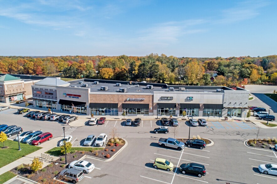 2065 E Beltline Ave NE, Grand Rapids, MI à louer - Photo du bâtiment - Image 3 de 14