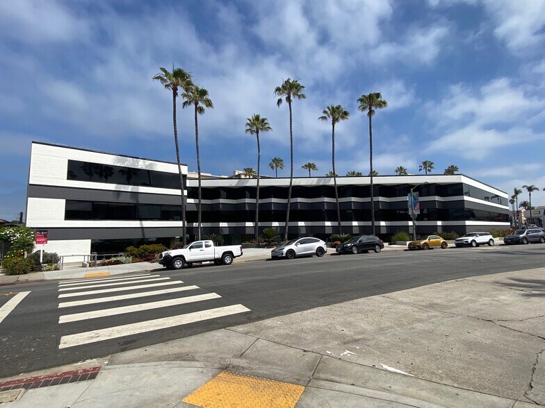 888 Prospect St, La Jolla, CA à louer - Photo du bâtiment - Image 1 de 5