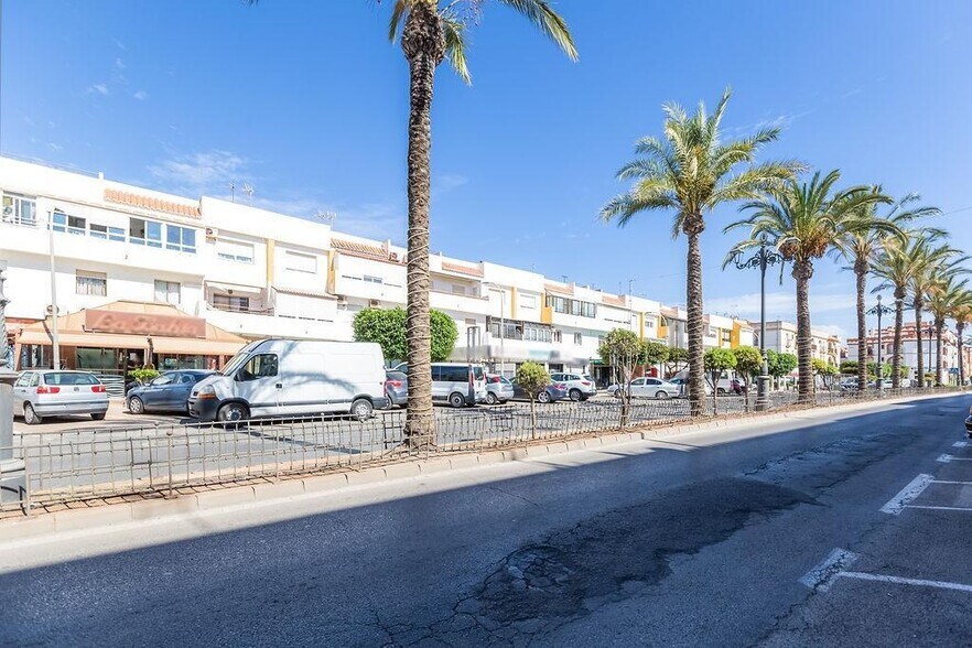 Commerce de détail dans Roquetas de Mar, Almería à vendre - Photo du bâtiment - Image 2 de 13