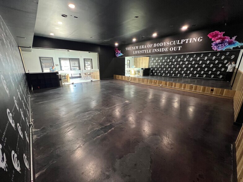 3743 Cahuenga Blvd, Studio City, CA à louer - Photo du bâtiment - Image 3 de 10