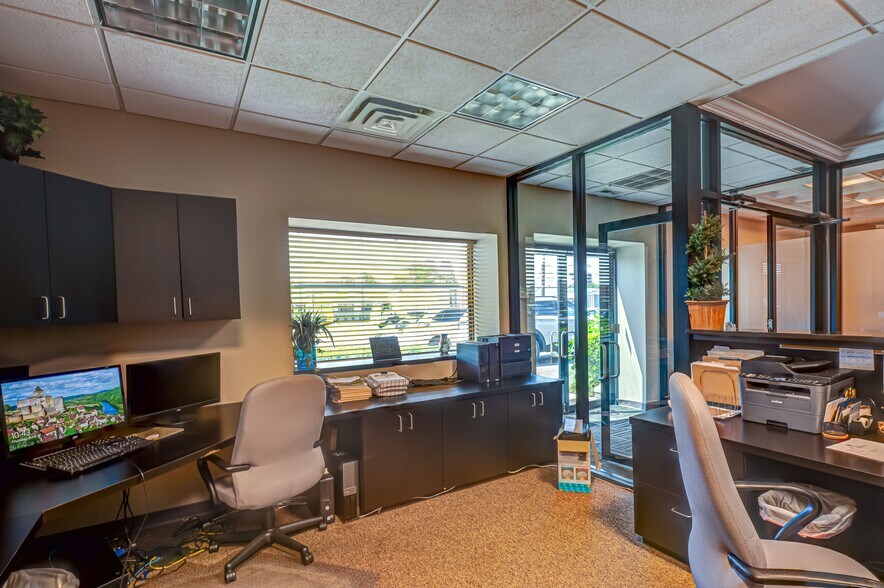 71 Gazza Blvd, Farmingdale, NY à louer - Photo du bâtiment - Image 3 de 18