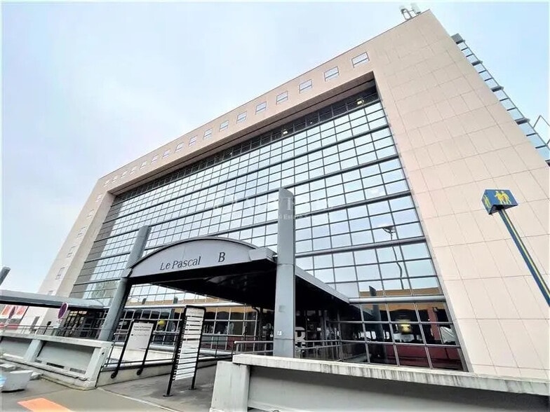 Office in Créteil for lease - Building Photo - Image 1 of 6