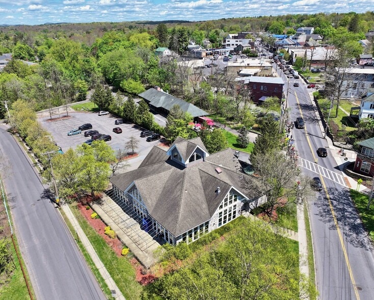 3 Main St, New Paltz, NY à vendre - Photo du bâtiment - Image 1 de 37