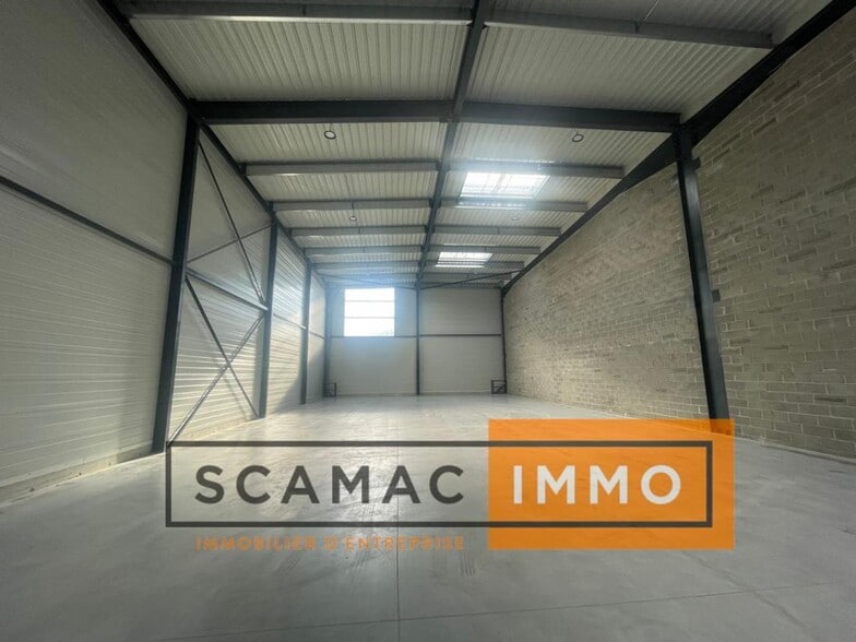 Industrial in Saint-Michel-sur-Orge for lease - Building Photo - Image 2 of 4