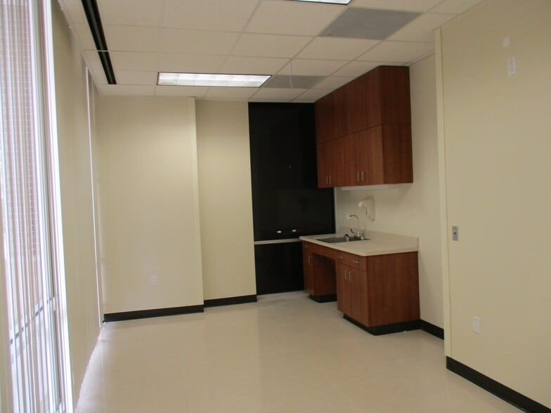 1383 Bunker Hill Rd, Houston, TX for lease - Building Photo - Image 2 of 4