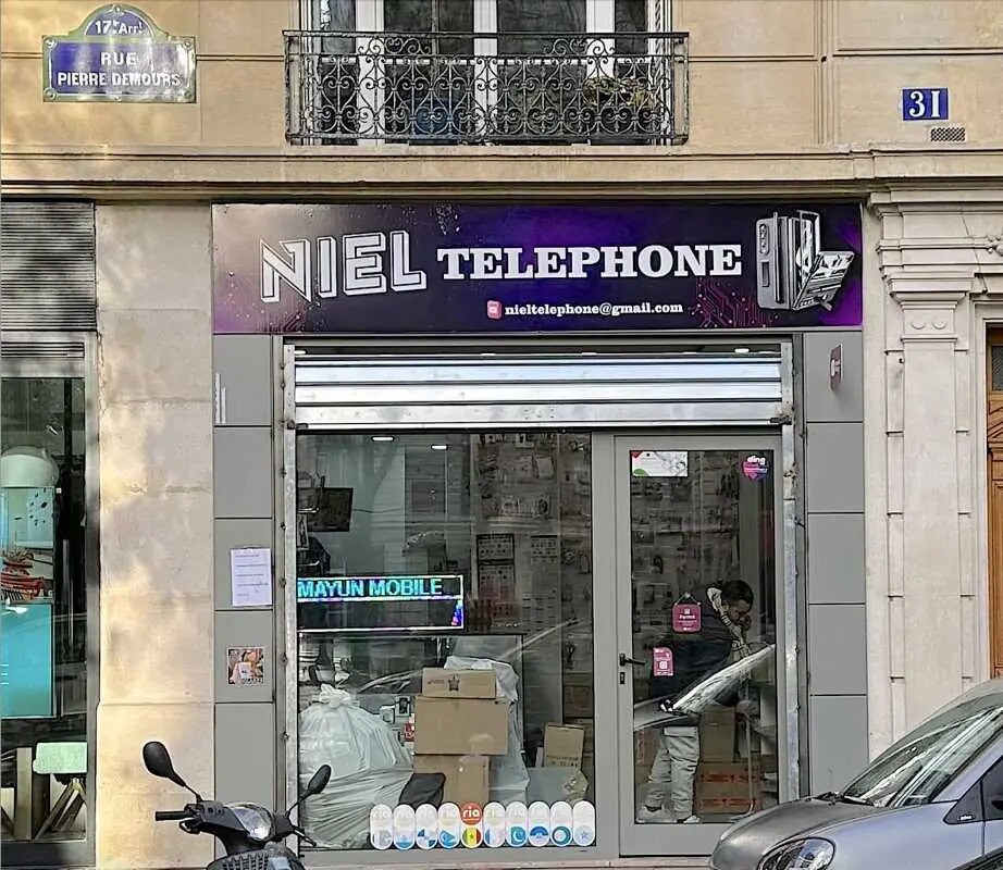 Retail in Paris for lease Building Photo- Image 1 of 11