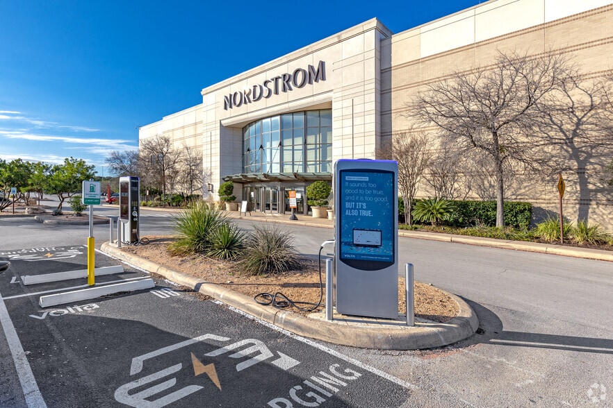 15900 La Cantera Pky, San Antonio, TX for lease - Building Photo - Image 1 of 4