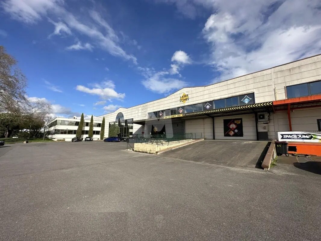 Flex dans Évry-Courcouronnes à louer Photo du bâtiment- Image 1 de 10