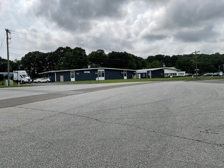 30 Industrial Park Rd, Centerbrook, CT for sale - Building Photo - Image 2 of 6