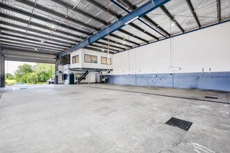 220 Beverley St, Morningside for lease Interior Photo- Image 2 of 14