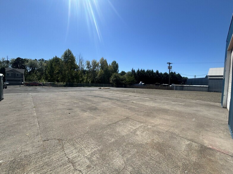 10645 NW 318th Pl, North Plains, OR à louer - Photo du bâtiment - Image 3 de 4
