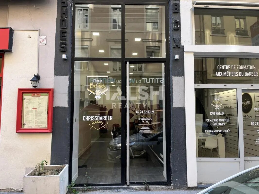 Flex in Lyon for lease Building Photo- Image 1 of 4