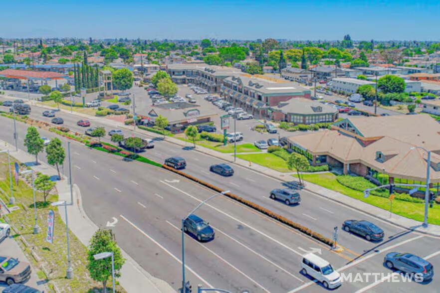 7300-7340 Firestone Blvd, Downey, CA à louer - Photo du bâtiment - Image 1 de 3