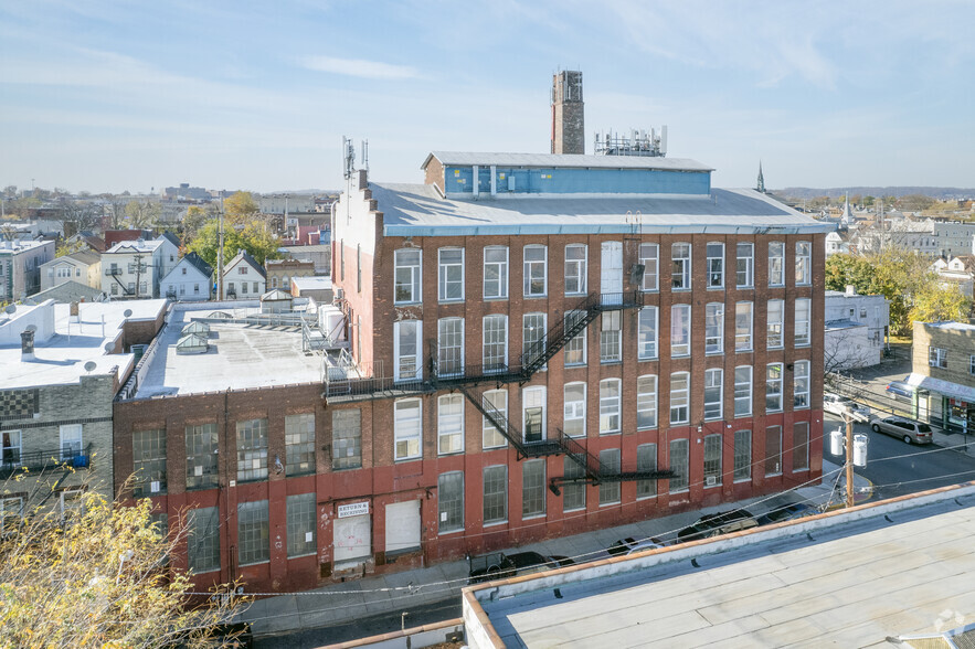 183 Monroe St, Passaic, NJ for sale - Building Photo - Image 1 of 1