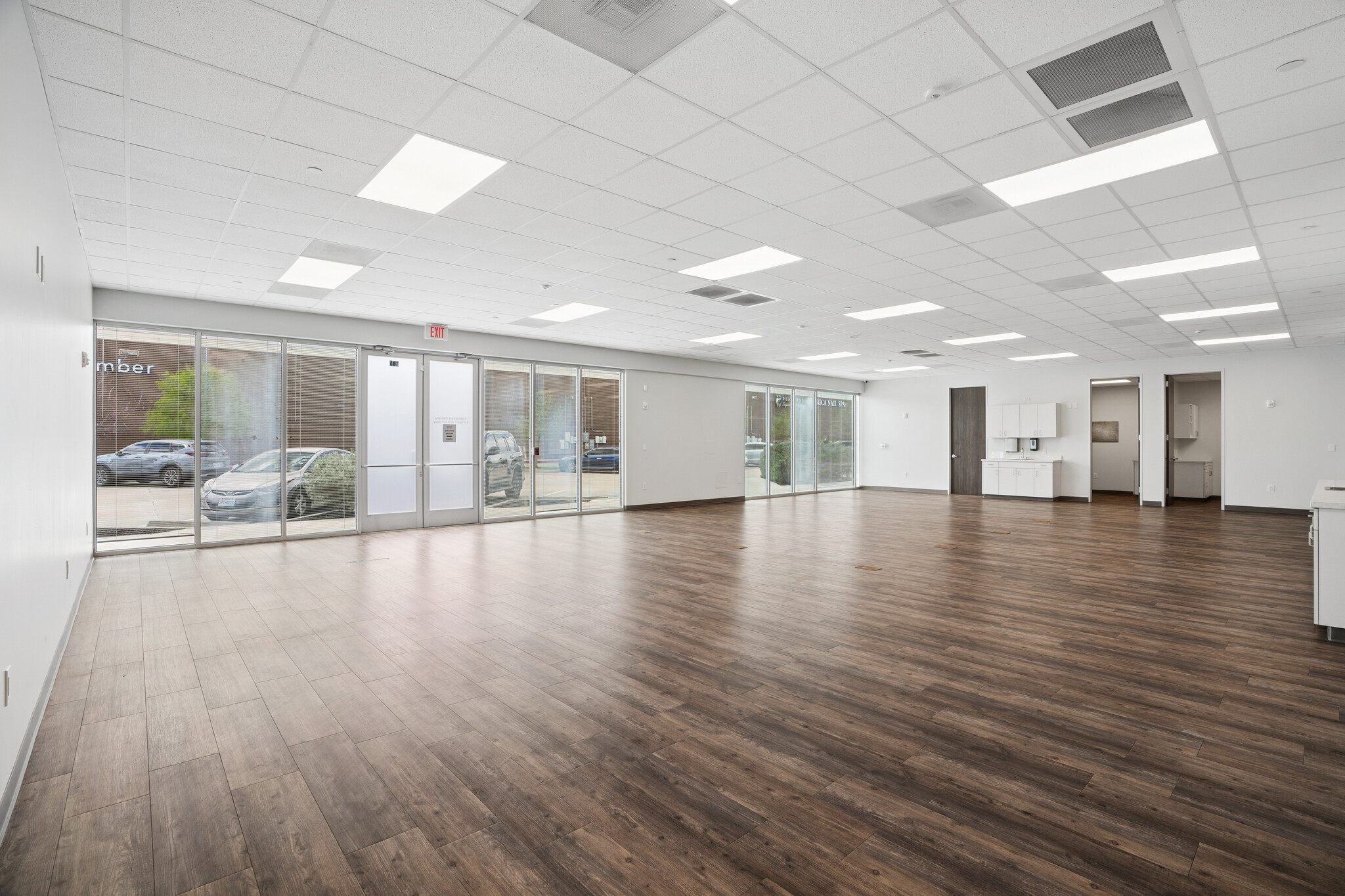 3569 Business Center Dr, Pearland, TX for lease Interior Photo- Image 1 of 6