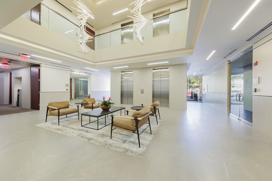 115 S Wild Basin Rd, Austin, TX à louer - Hall d’entrée - Image 3 de 7