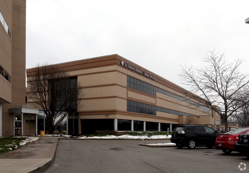 13450 N Meridian St, Carmel, IN à louer - Photo du bâtiment - Image 3 de 3