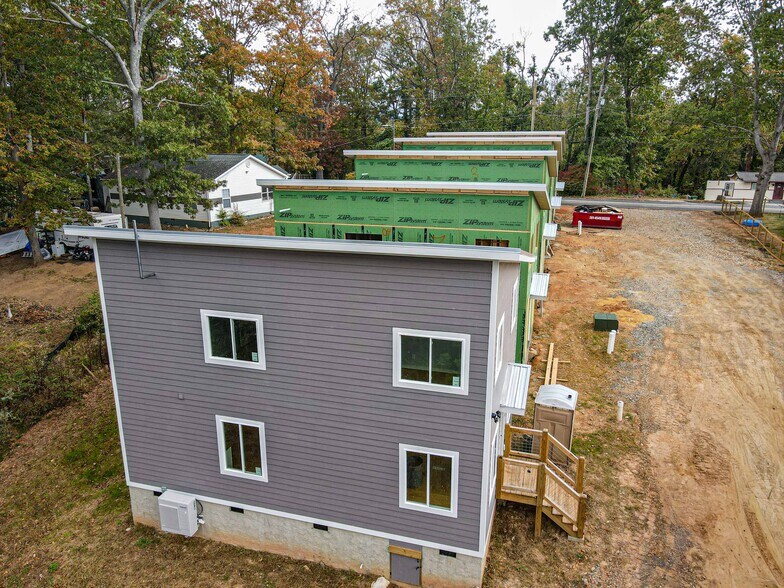 108 Lager Ln, Asheville, NC à vendre - Photo du bâtiment - Image 3 de 26