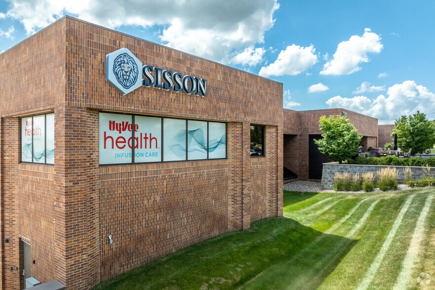 7300 Westown Pky, West Des Moines, IA for lease - Building Photo - Image 3 of 15