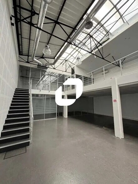 Flex in Nanterre for lease - Building Photo - Image 2 of 21