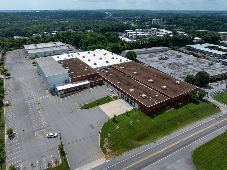 707 Spence Ln, Nashville, TN for lease - Building Photo - Image 1 of 13