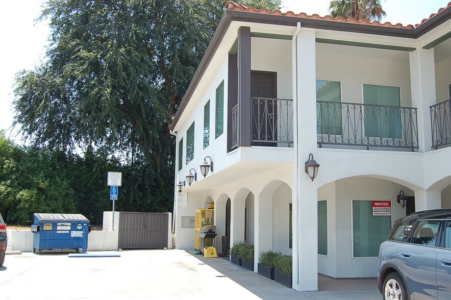 23300 Ventura Blvd, Woodland Hills, CA à louer - Photo du bâtiment - Image 3 de 26