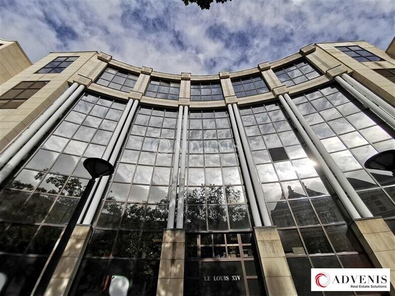 Bureau dans Lille à louer - Photo du bâtiment - Image 1 de 11
