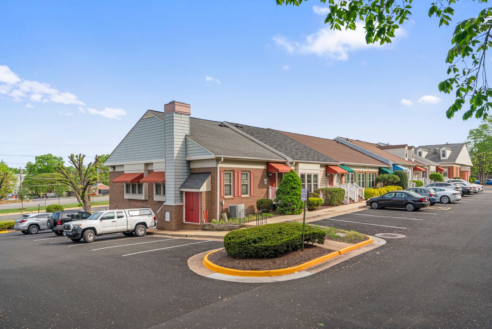 8403 Richmond Hwy, Alexandria, VA à vendre Photo principale- Image 1 de 10