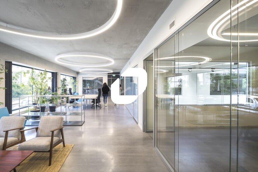 15-17 Rue Vulpian, Paris for lease - Building Photo - Image 1 of 11