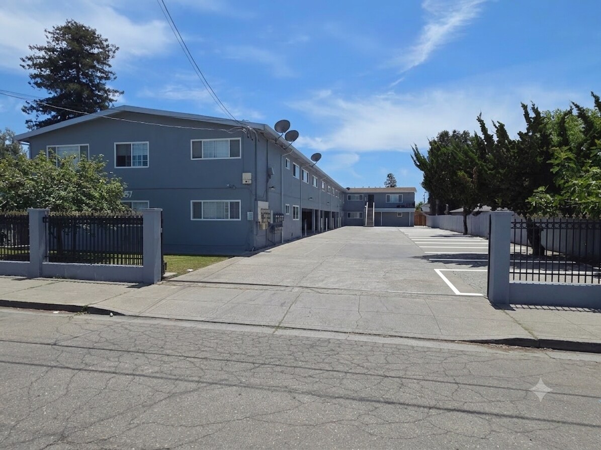 257 Poplar Ave, Hayward, CA à vendre Photo du bâtiment- Image 1 de 19