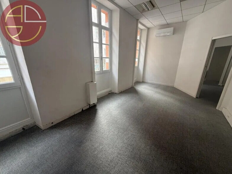 Office in Toulouse for lease - Interior Photo - Image 1 of 5