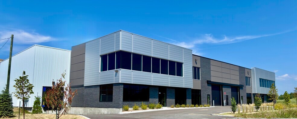 100 Rue Robert-Mckenzie, Beauharnois, QC à louer - Photo du bâtiment - Image 1 de 10