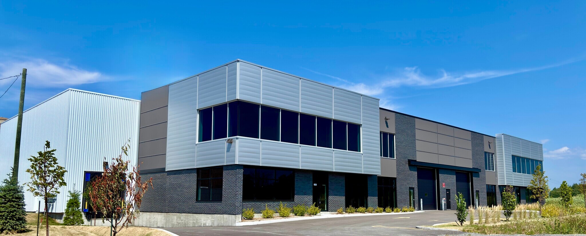 100 Rue Robert-Mckenzie, Beauharnois, QC à louer Photo du bâtiment- Image 1 de 11