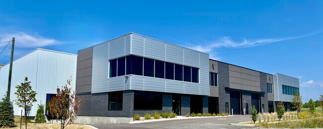 Plus de détails pour 100 Rue Robert-Mckenzie, Beauharnois, QC - Industriel à louer