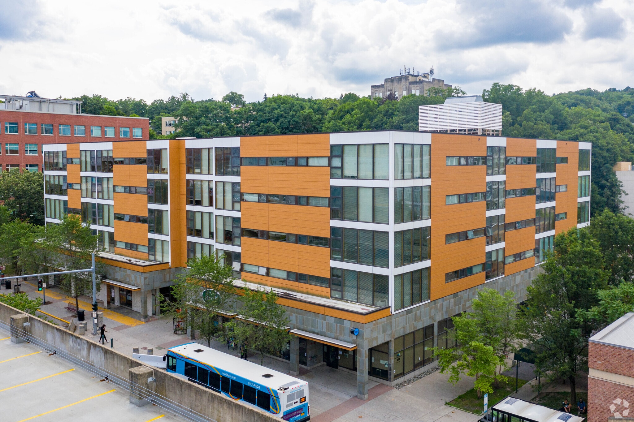 131 E Green St, Ithaca, NY à louer Photo principale- Image 1 de 26