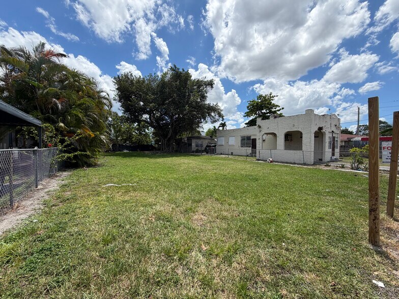 1378 NW 32nd St, Miami, FL à vendre - Photo du bâtiment - Image 2 de 8