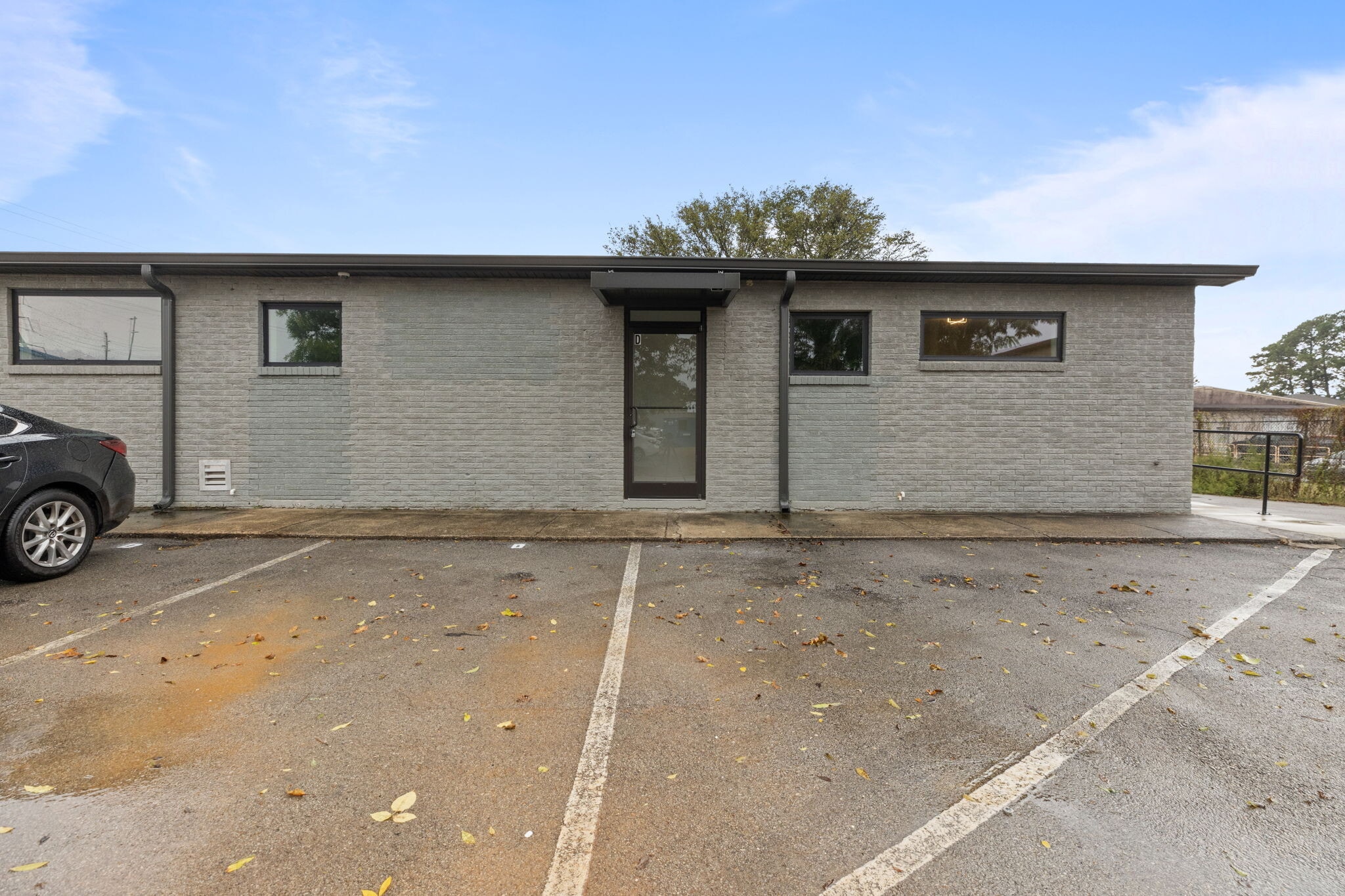 8100 Memorial Pky SW, Huntsville, AL for lease Interior Photo- Image 1 of 9