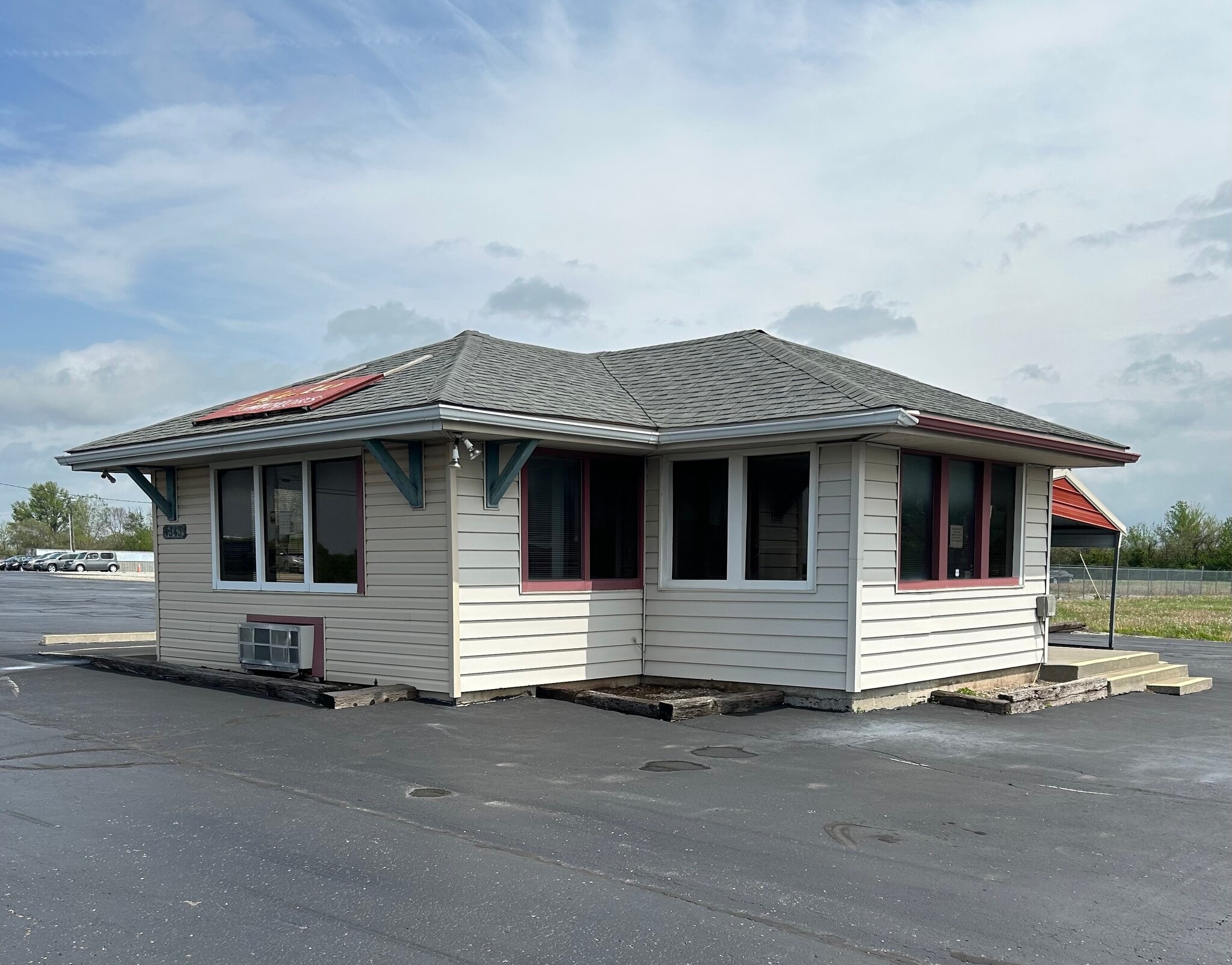 4343 S Limit Ave, Sedalia, MO for lease Primary Photo- Image 1 of 14