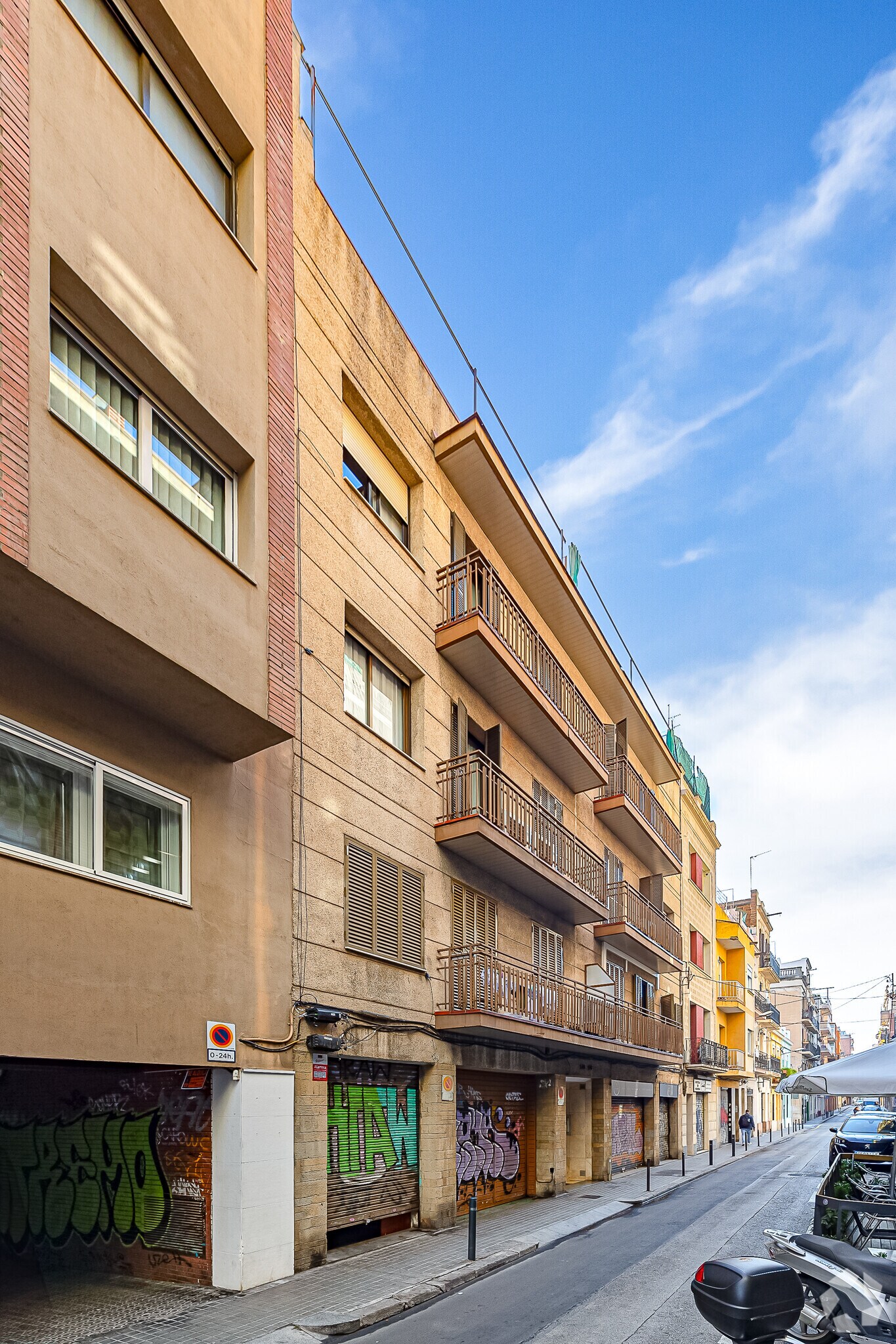 Carrer de Violant d'Hongria Reina d'Aragó, 176, Barcelona, Barcelona for lease Primary Photo- Image 1 of 2