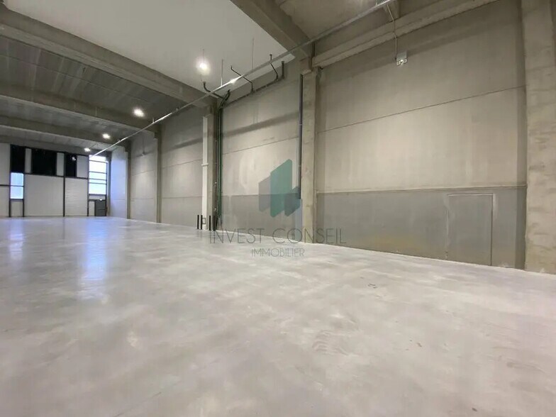 Bureau dans Nanterre à louer - Photo du bâtiment - Image 2 de 7