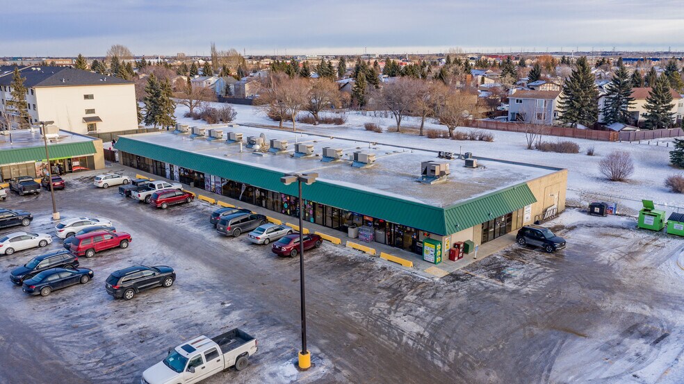 1903 105 St NW, Edmonton, AB à louer - Photo du bâtiment - Image 2 de 3