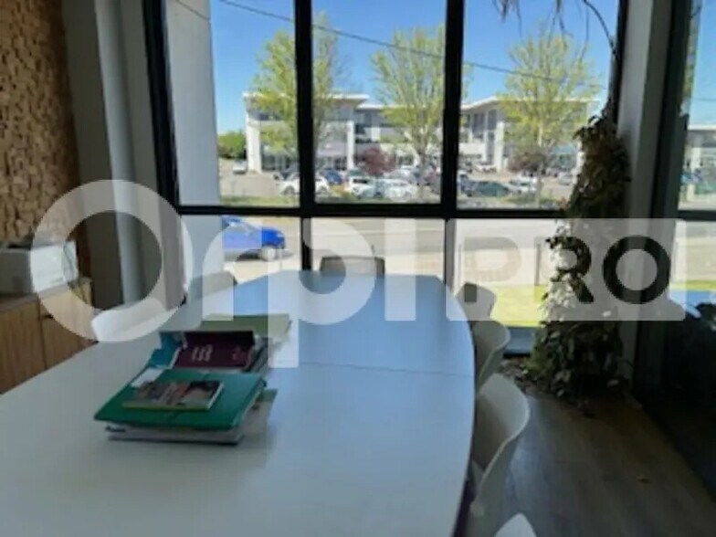 Office in Villefranche-sur-Saône for lease - Interior Photo - Image 2 of 6