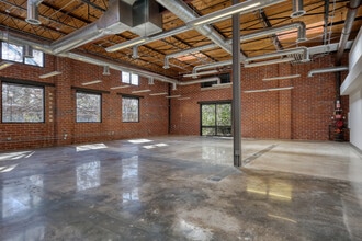 5256 Peachtree Rd, Atlanta, GA for lease Building Photo- Image 1 of 5