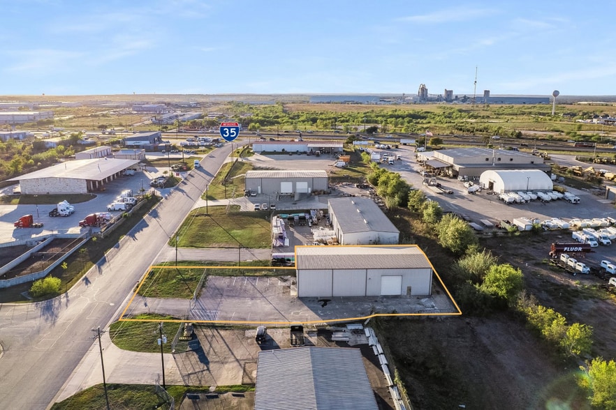 5291 Industrial Way, Buda, TX for lease - Building Photo - Image 3 of 7