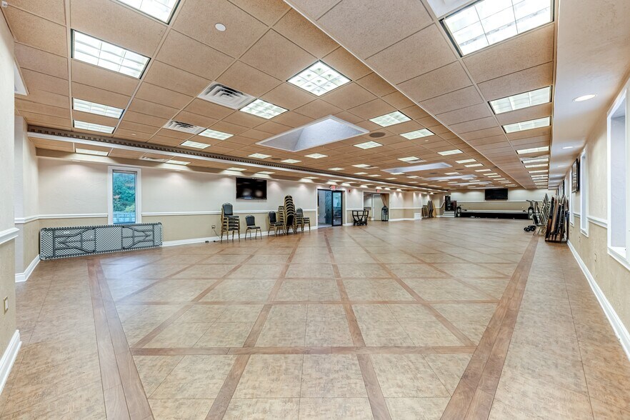 1070 Baknsville Ave, Pittsburgh, PA à vendre - Photo intérieure - Image 3 de 71