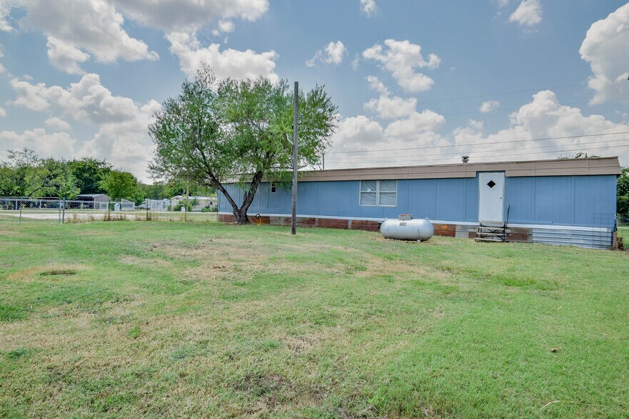 7000 Jan Ln, Joshua, TX à vendre - Photo principale - Image 1 de 3